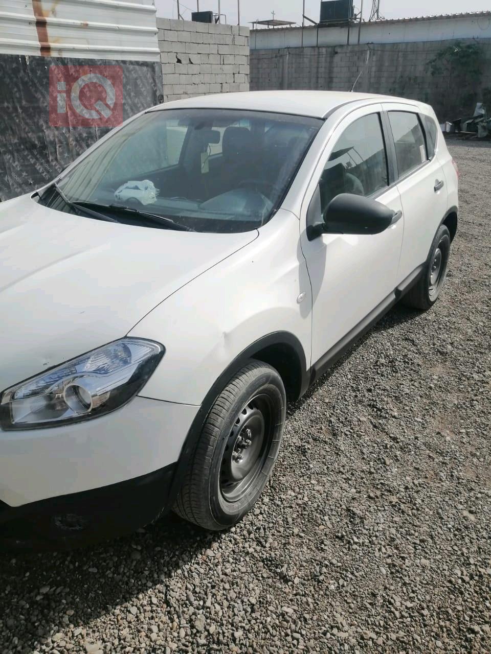 نيسان قاشقاي